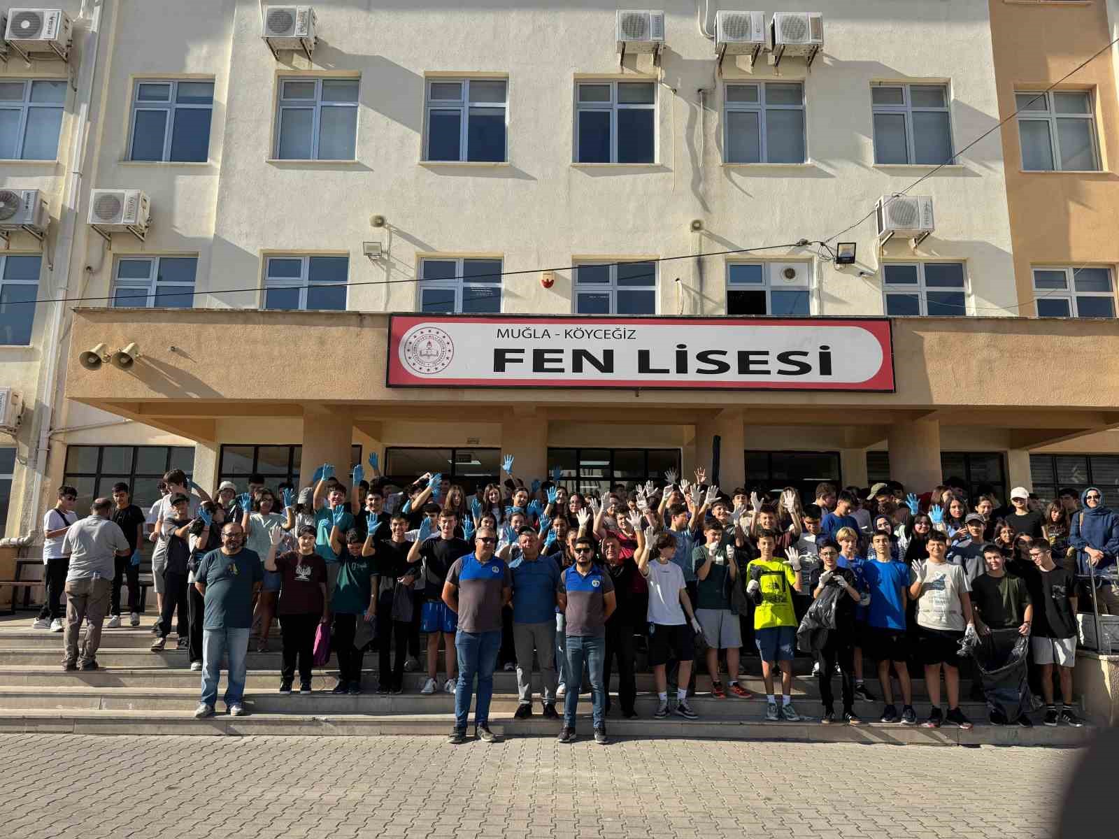 K&ouml;yceğiz Fen Lisesi&rsquo;nden &ccedil;evre temizliği etkinliği
