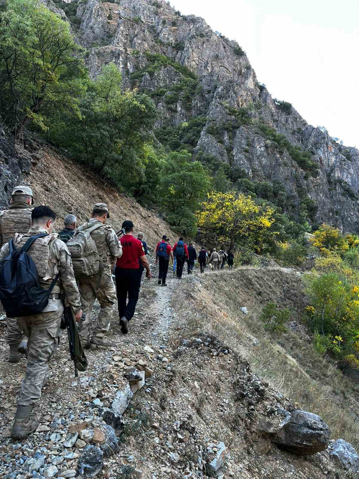 Tunceli&rsquo;de kayıp 2 kişi 13 saatte bulundu
