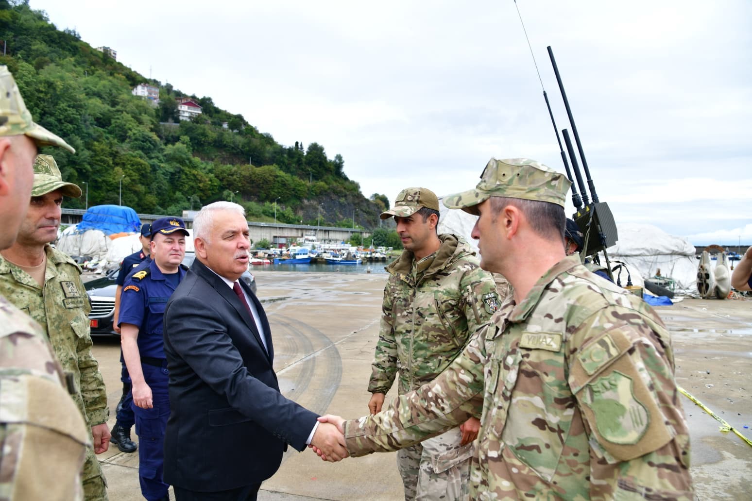 Vali Aziz Yıldırım: "Denizde şüpheli ya da tanımlayamadığınız herhangi bir cisim gördüğünüzde lütfen müdahale etmeyin"