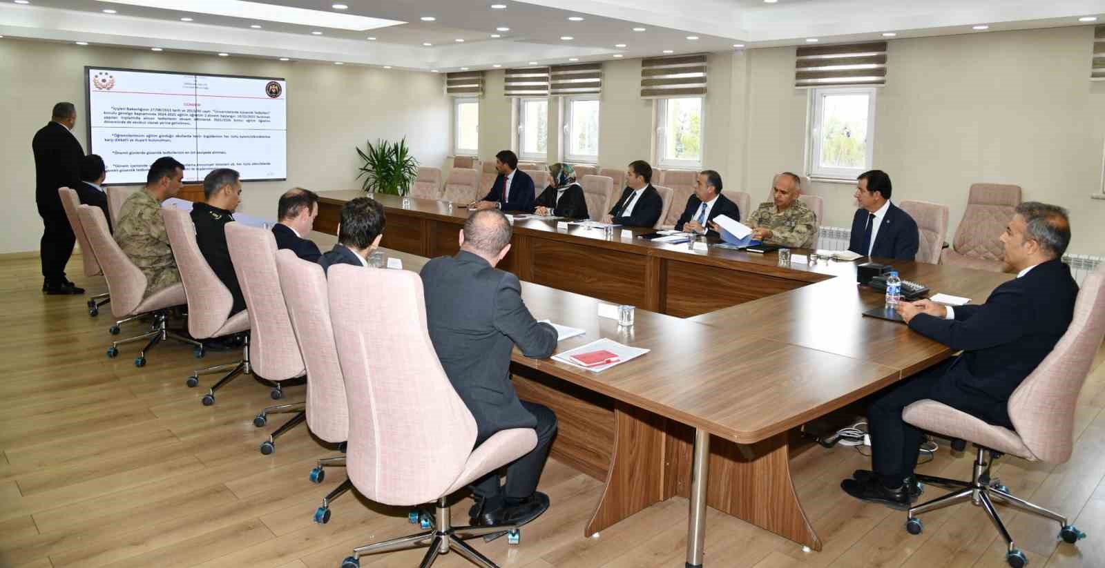 Ardahan’da üniversite güvenliği için koordinasyon toplantısı yapıldı