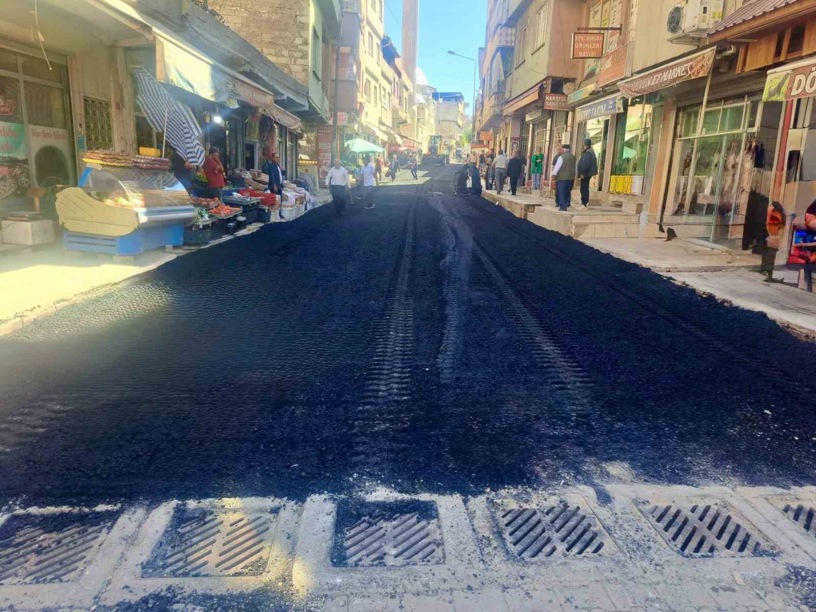 Siirt&rsquo;te Sakıp Beygo Caddesi&rsquo;nde asfalt &ccedil;alışması yapıldı
