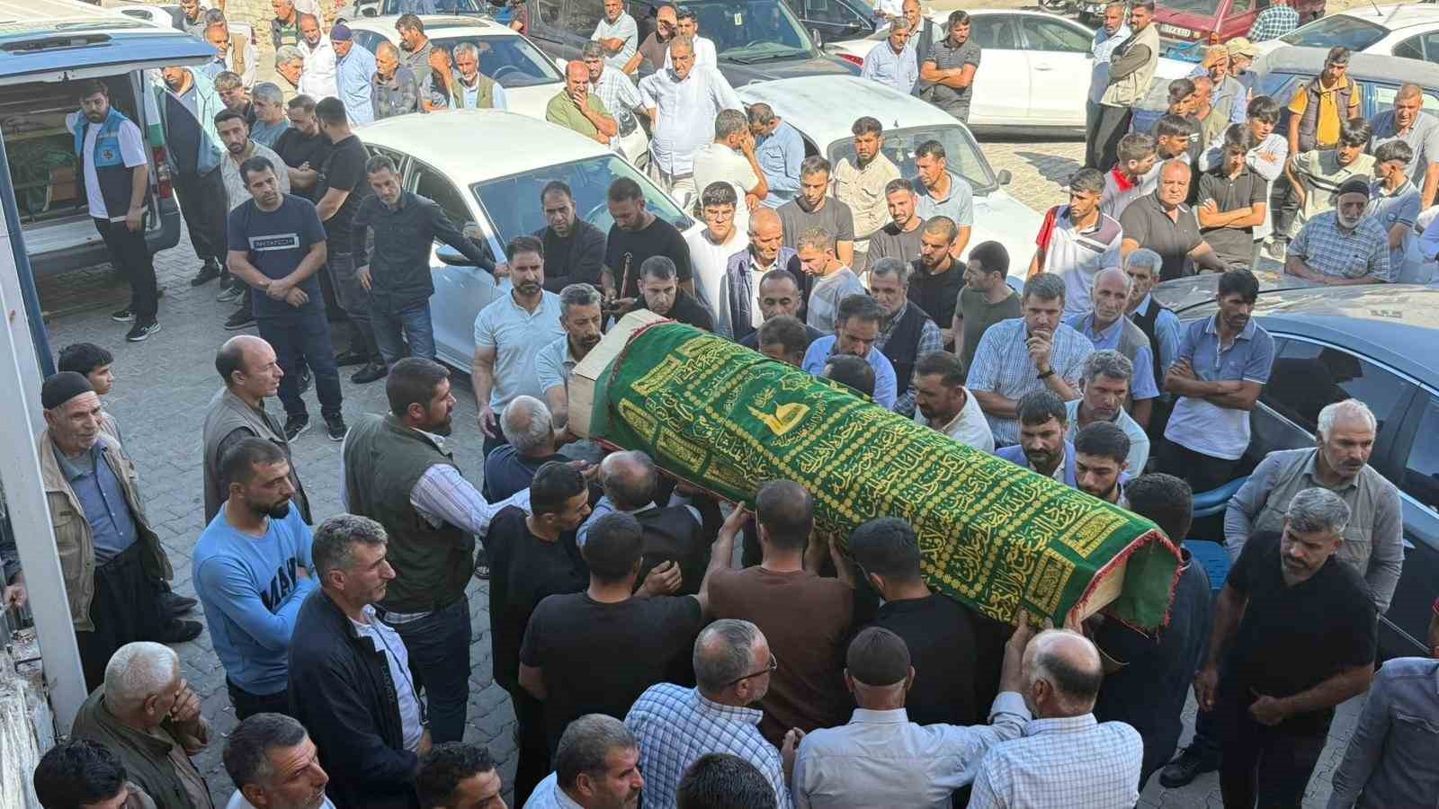 Diyarbakır’daki kuyu faciasında hayatını kaybeden 4 kişi defnedildi