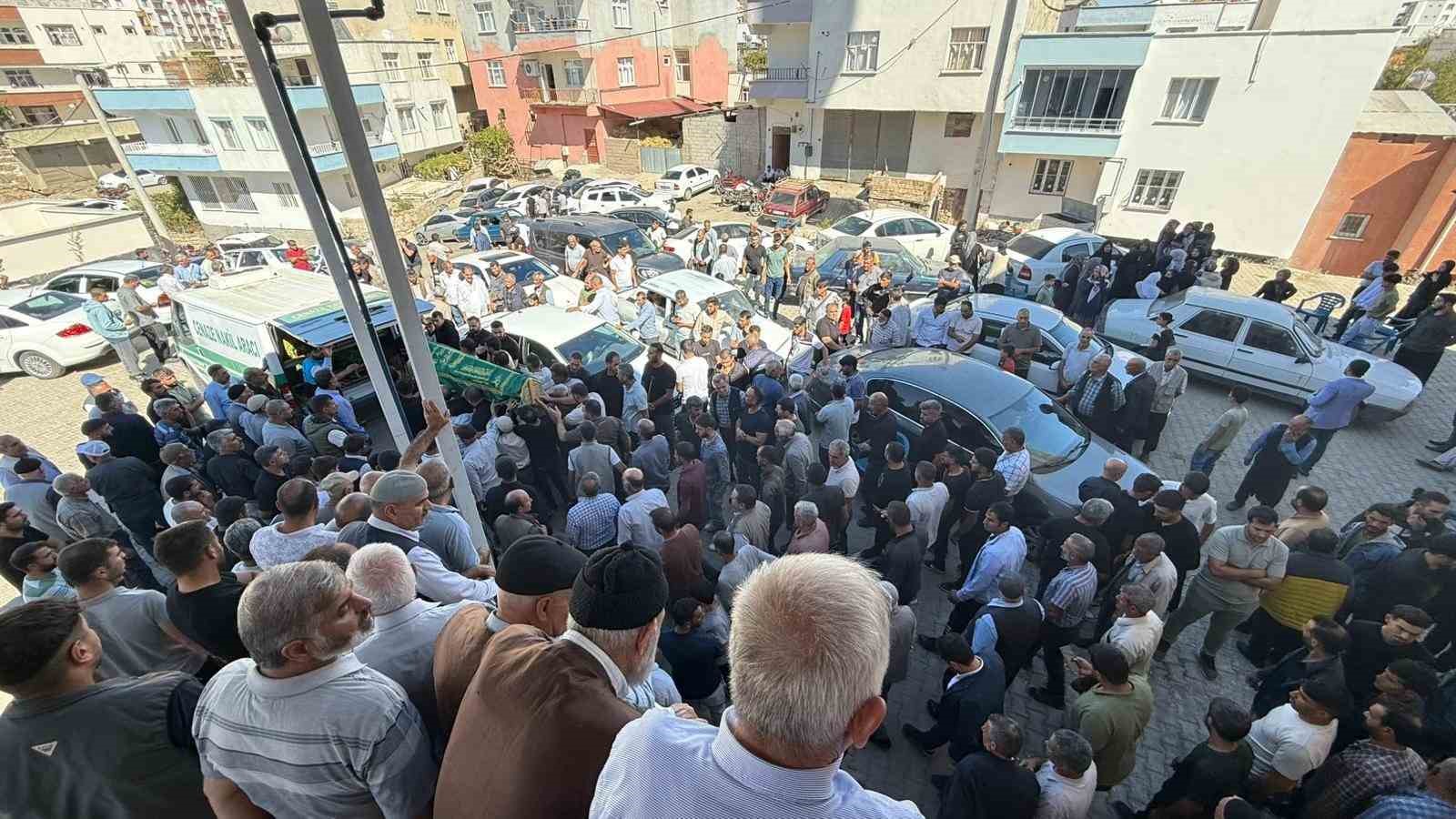 Diyarbakır’daki kuyu faciasında hayatını kaybeden 4 kişi defnedildi