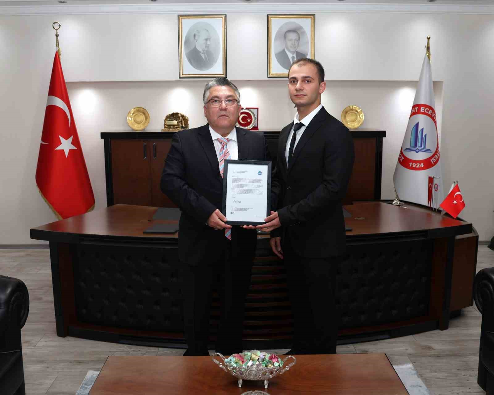 Rektör Özölçer&rsquo;den NASA&rsquo;nın Onur Listesi&rsquo;ne adını yazdıran Yusuf Nas&rsquo;a tebrik