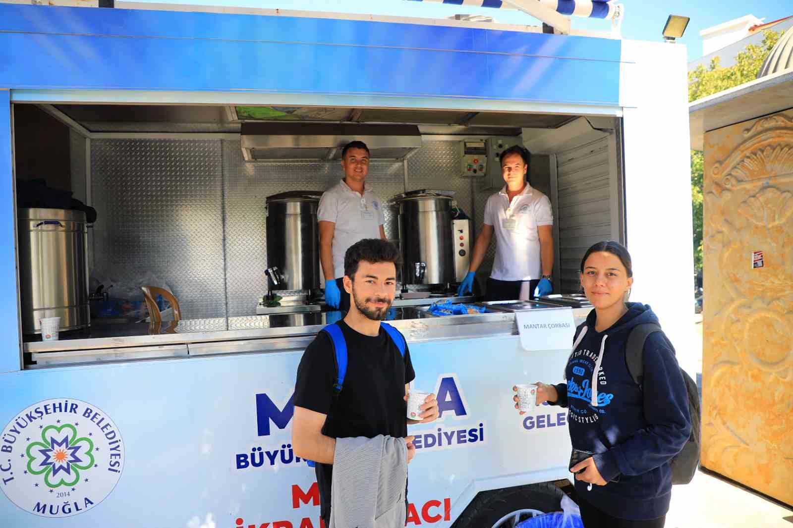 Muğla Büyükşehir&rsquo;den öğrencilere sıcak çorba