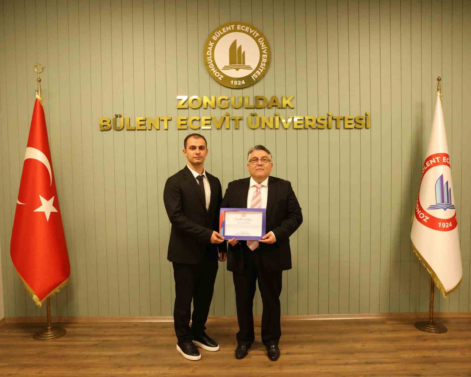 Rektör Özölçer’den NASA’nın Onur Listesi’ne adını yazdıran Yusuf Nas’a tebrik