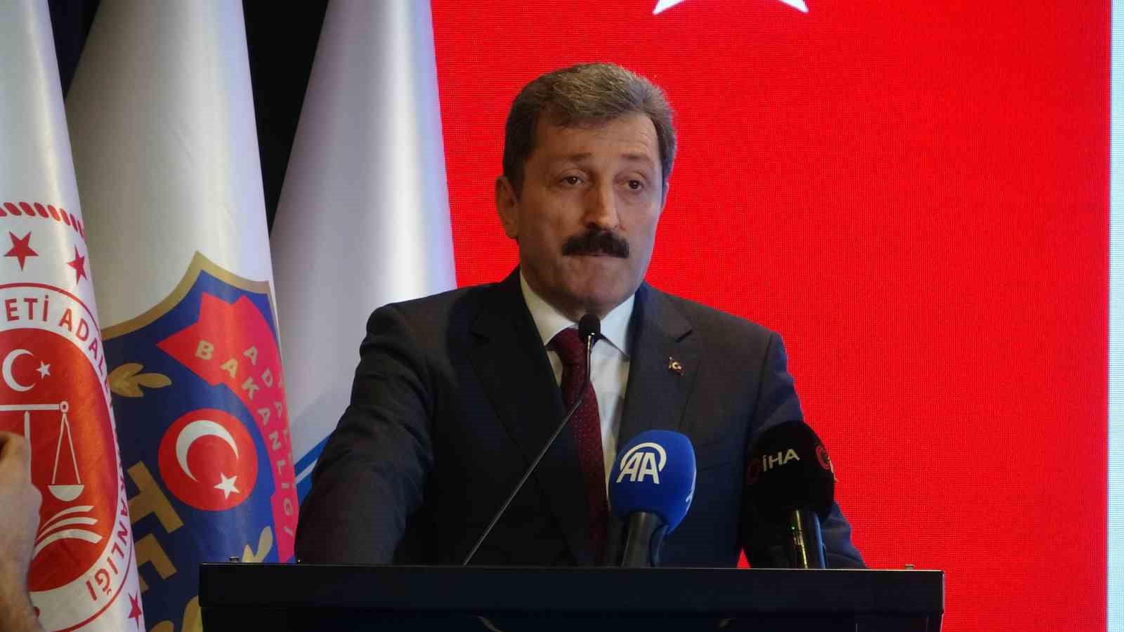 Bakan Yardımcısı Can: "Su&ccedil;luyu cezası infaz edilirken ıslah edeceğiz"
