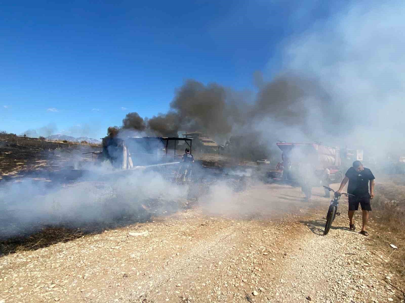 Kulübede çıkan yangında 25 güvercin yanarak telef oldu
