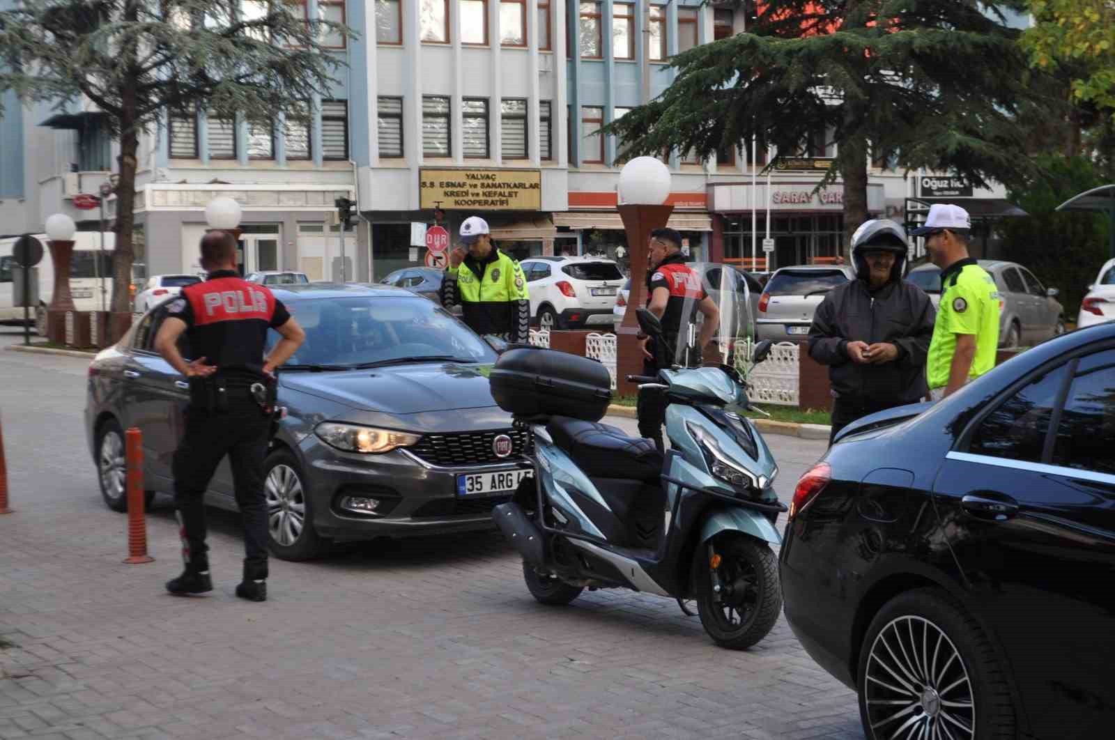 Yalvaç’ta huzur ve güven denetiminde çok sayıda araca ceza kesildi