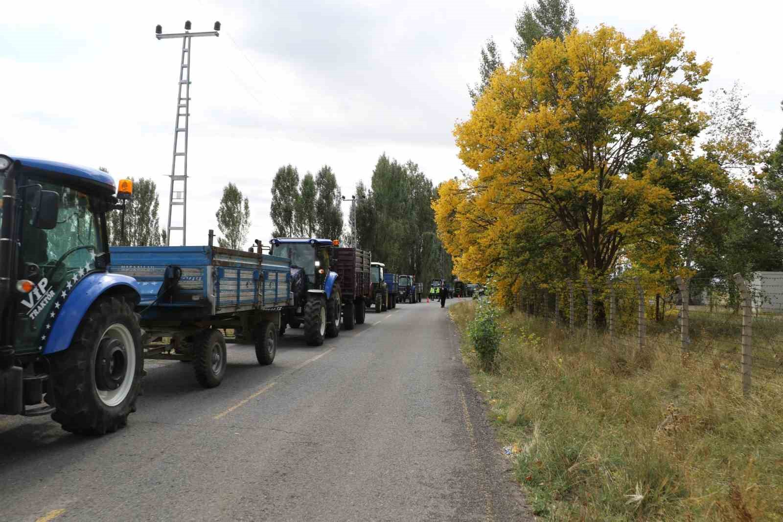 Ağrı&rsquo;da &ccedil;ift&ccedil;ilere 200 ton sertifikalı buğday tohumu dağıtıldı
