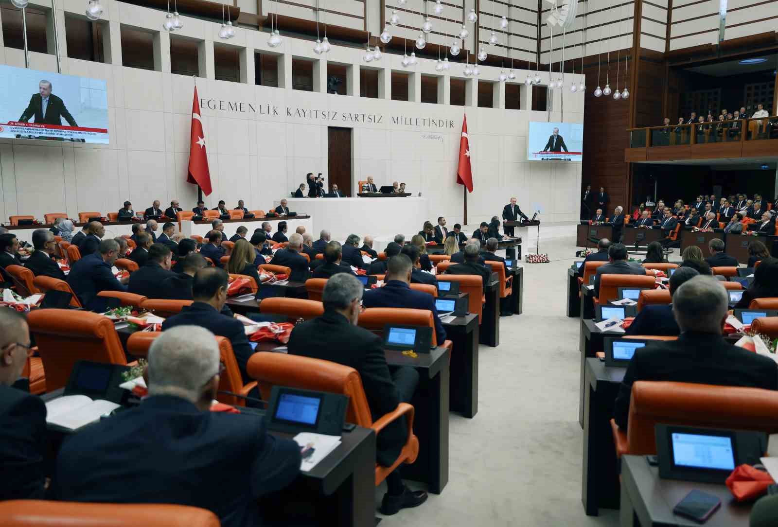 Cumhurbaşkanı Erdoğan: "Diplomatik girişimler cevapsız kalırsa Türkiye’nin pozisyonu da, politikası da bellidir. Türkiye, Suriye’de bir ’dejavu’ yaşanmasına izin vermeyecektir."