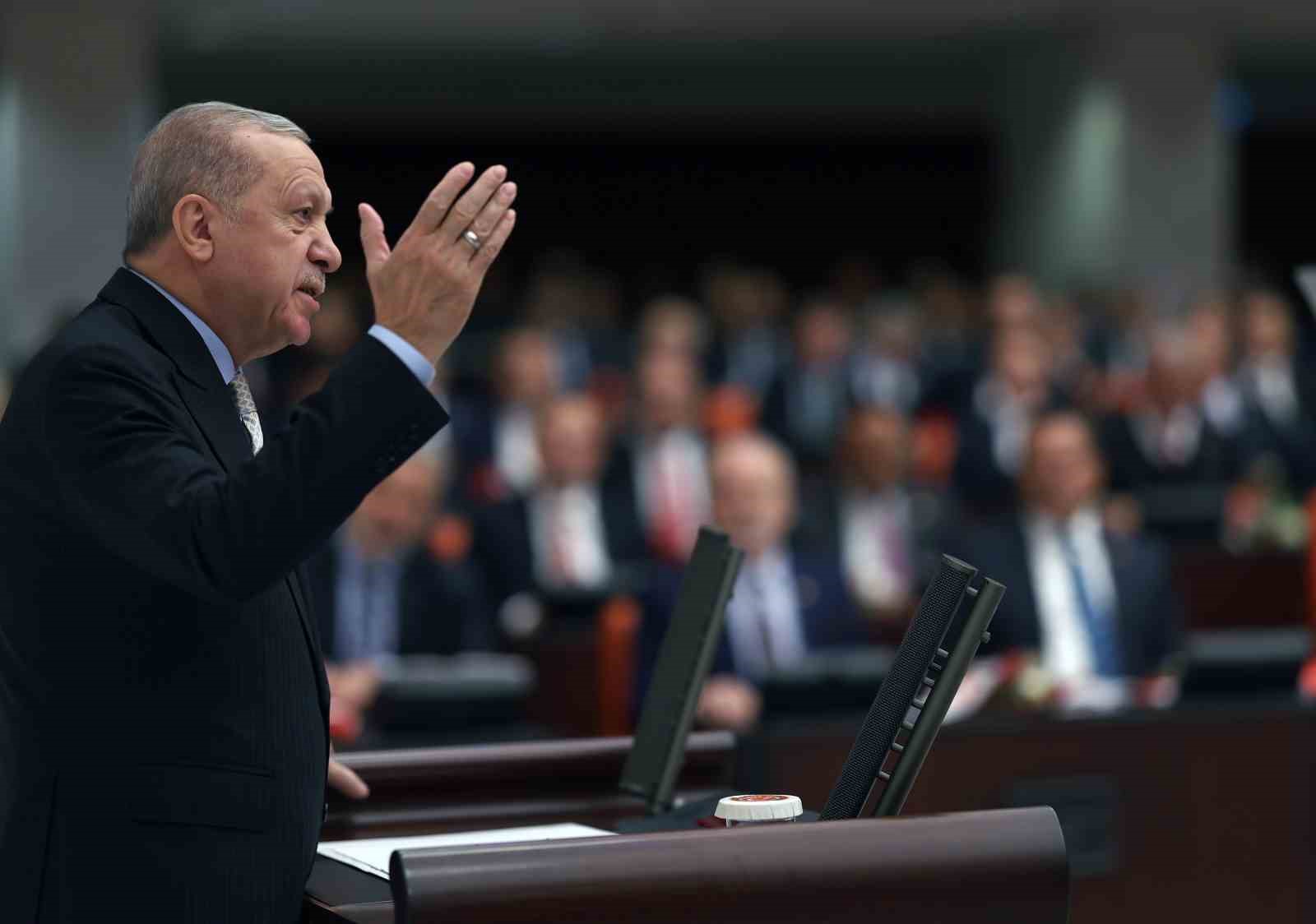 Cumhurbaşkanı Erdoğan:" Vesayetin kılıcı, yıllarca milli iradenin tepesinde sallanmaya devam etti.Hakimiyeti, imtiyazlıların elinden aldık, asıl sahibi olan millete teslim ettik."