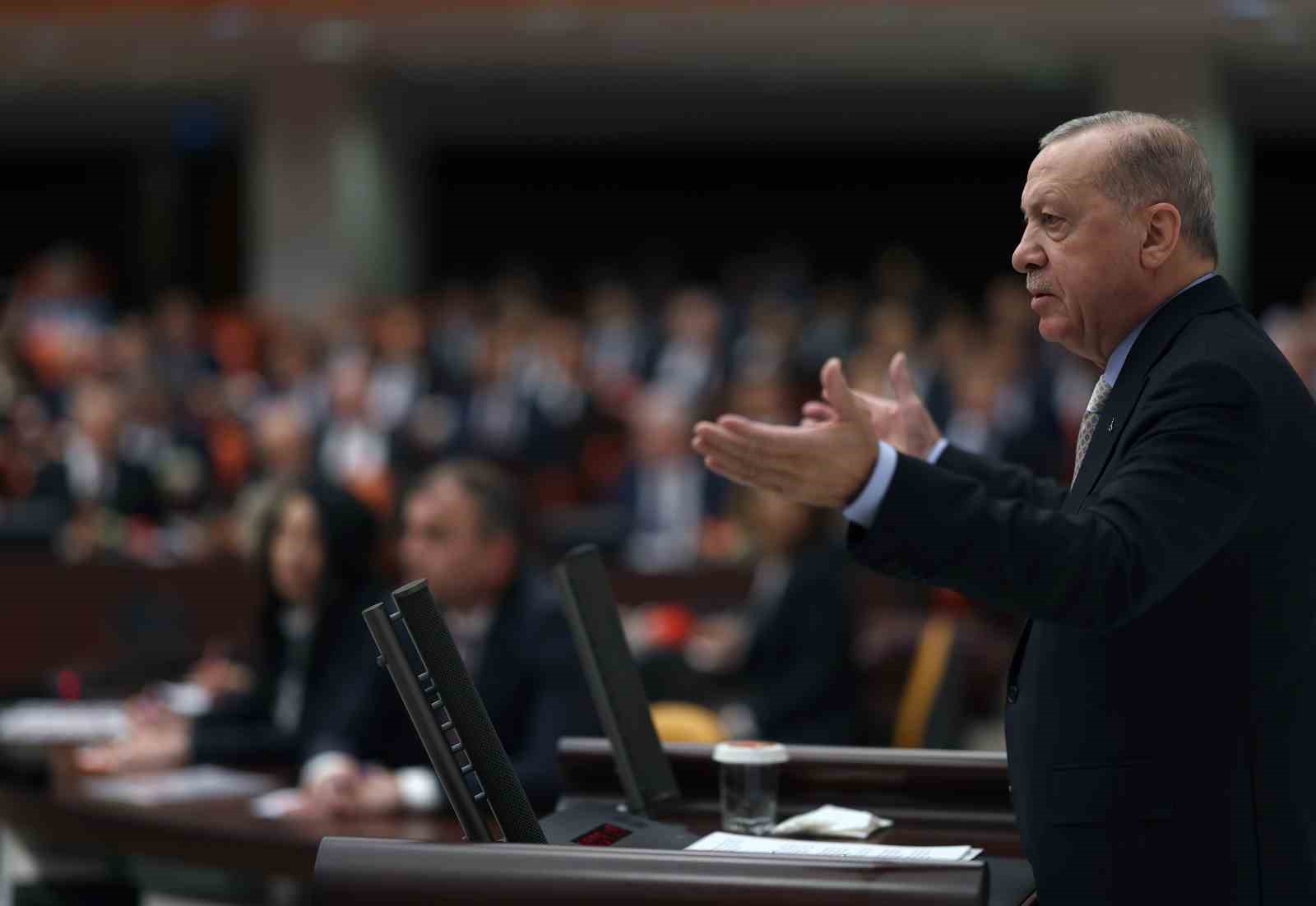 Cumhurbaşkanı Erdoğan:" Vesayetin kılıcı, yıllarca milli iradenin tepesinde sallanmaya devam etti.Hakimiyeti, imtiyazlıların elinden aldık, asıl sahibi olan millete teslim ettik."
