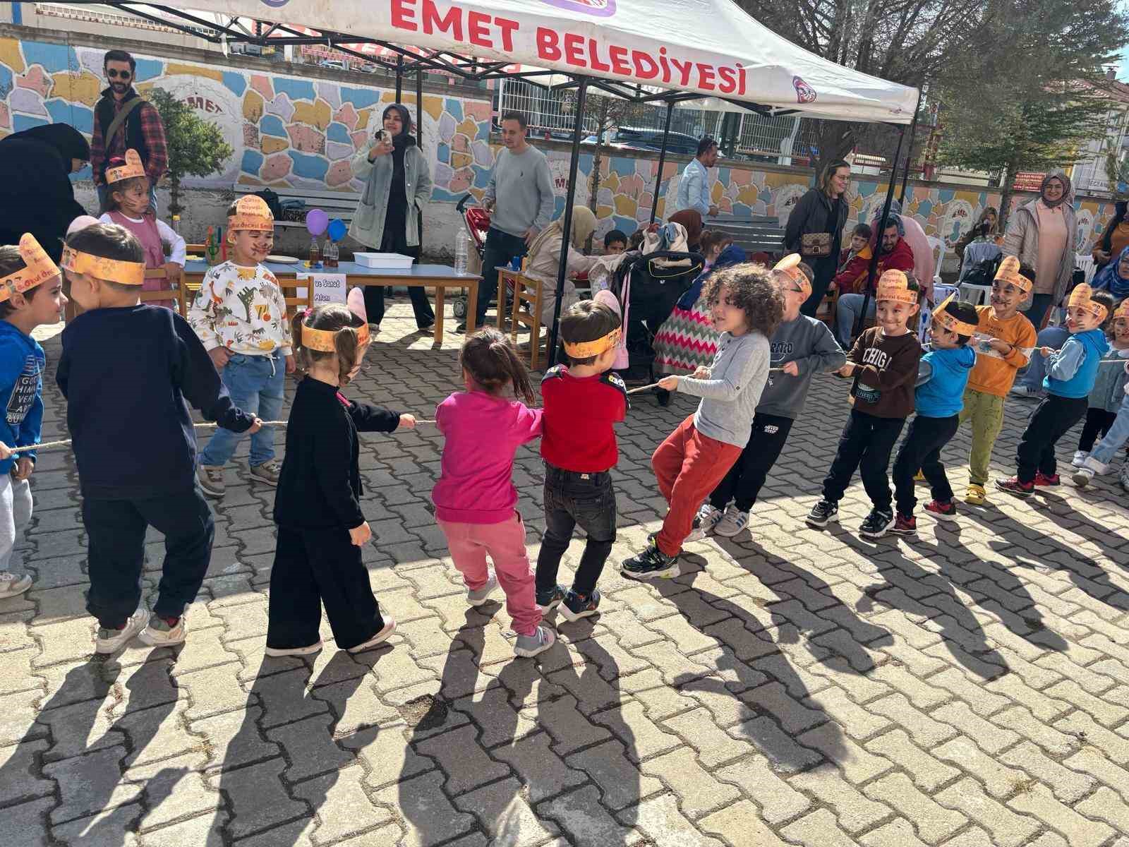 Emet Gülten Dayıoğlu Anaokulu’nda eğitim şenliği