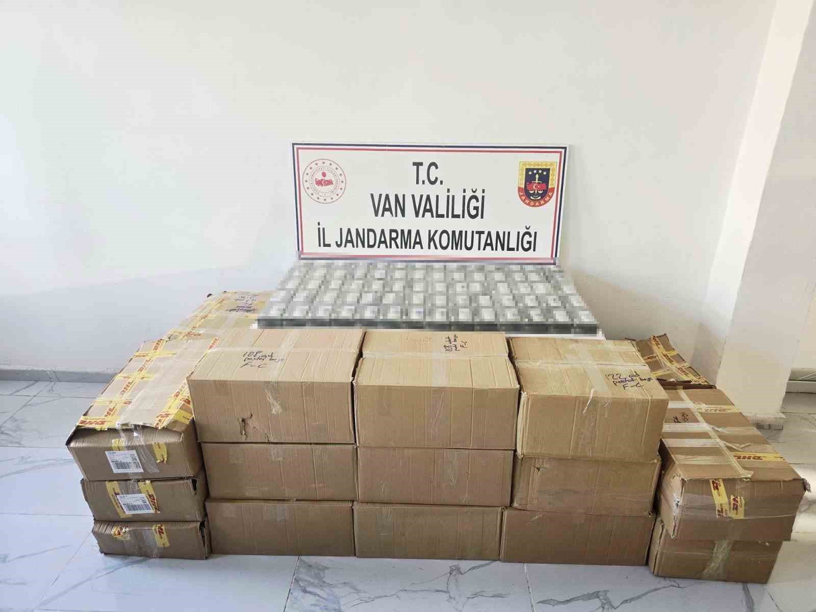Van’da 4 kilo 311 gram skunk ve gümrük kaçağı malzeme ele geçirildi