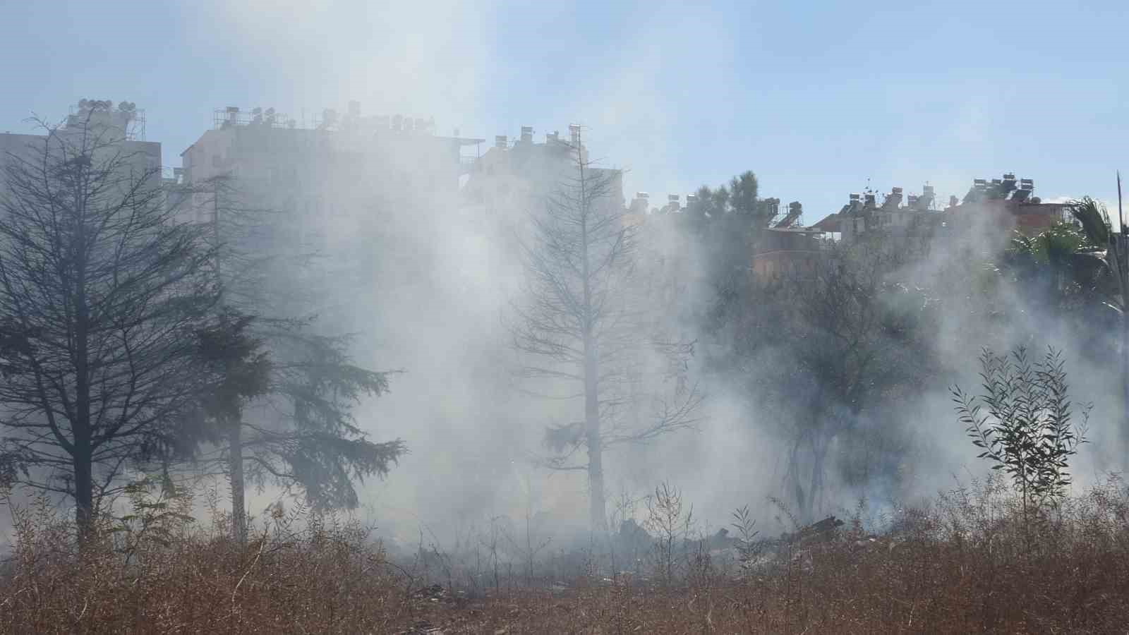 Otluk alanda çıkan yangın büyümeden söndürüldü