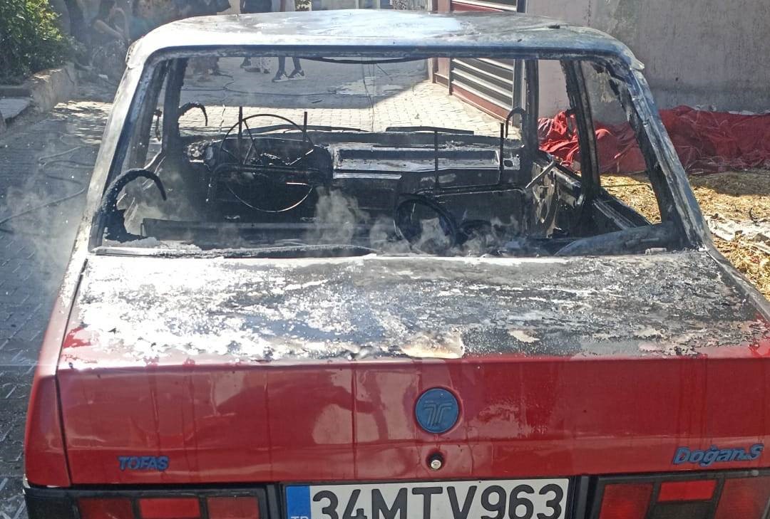 Edremit&rsquo;te ara&ccedil; yangını otluk alana sı&ccedil;radı
