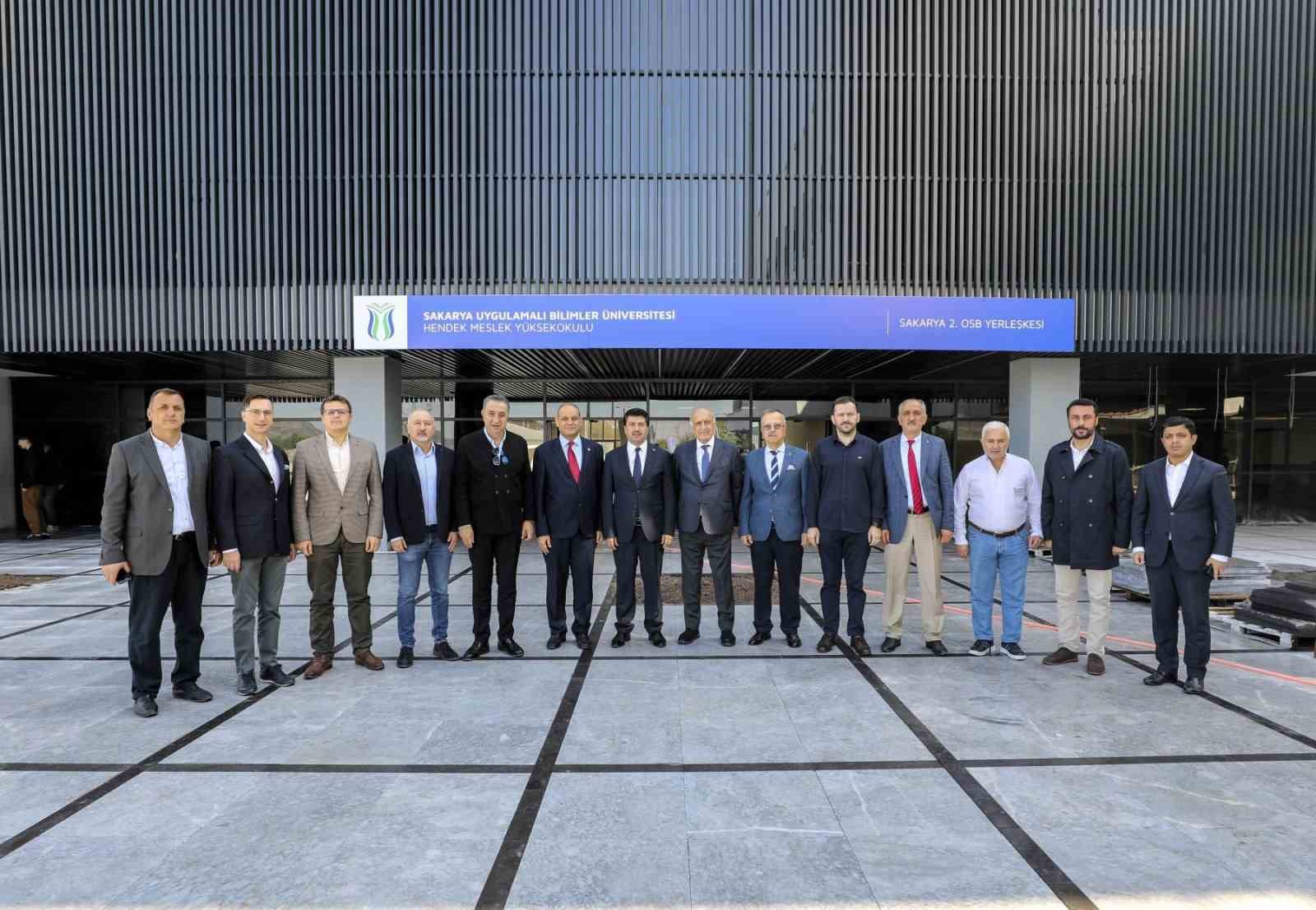 Hendek MYO&rsquo;da ilk dersi rekt&ouml;r ve OSB başkanı verdi
