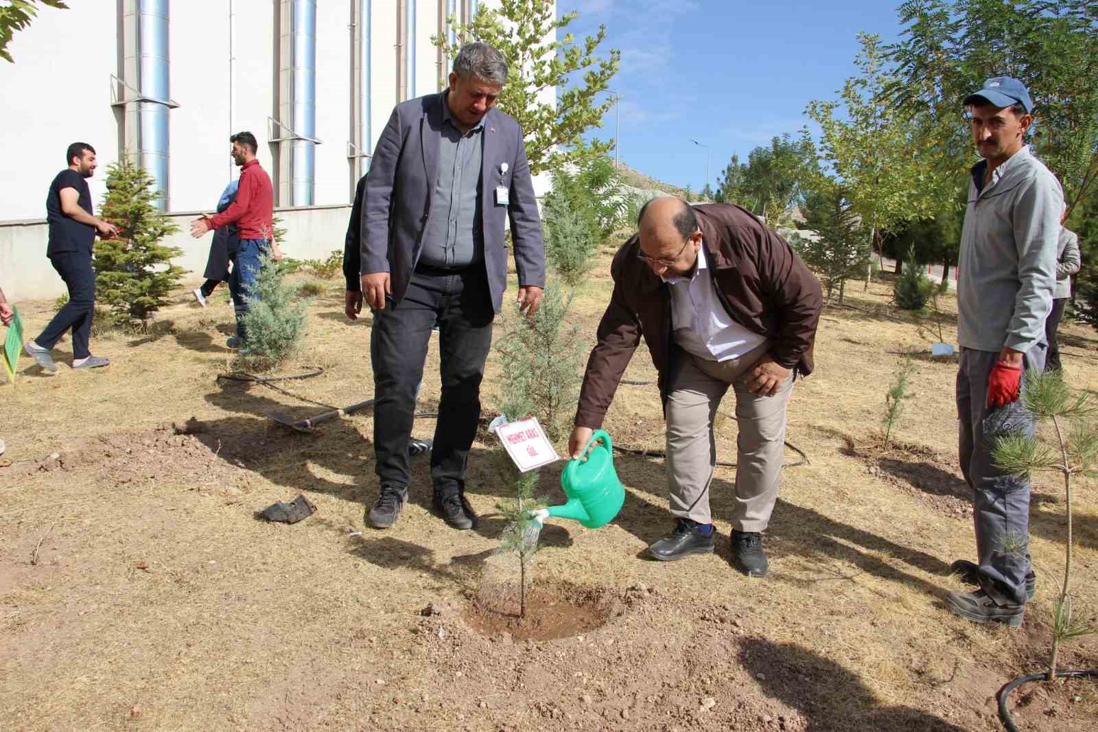 Elazığ&rsquo;da fidan dikimi yapıldı
