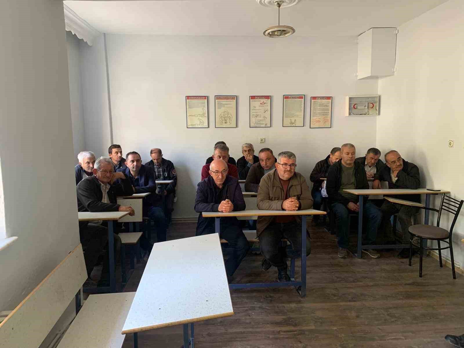 Emet&rsquo;te okul servis şof&ouml;rlerine trafik eğitimi
