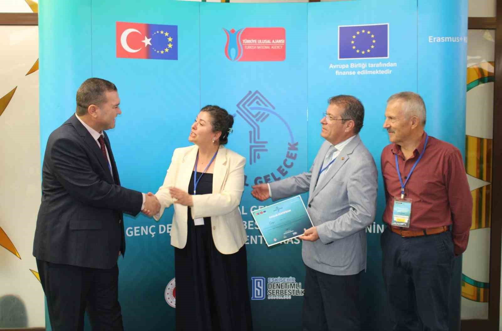 Denetimli serbestlik y&uuml;k&uuml;ml&uuml;lerini y&ouml;nelik &ccedil;alıştay d&uuml;zenlendi
