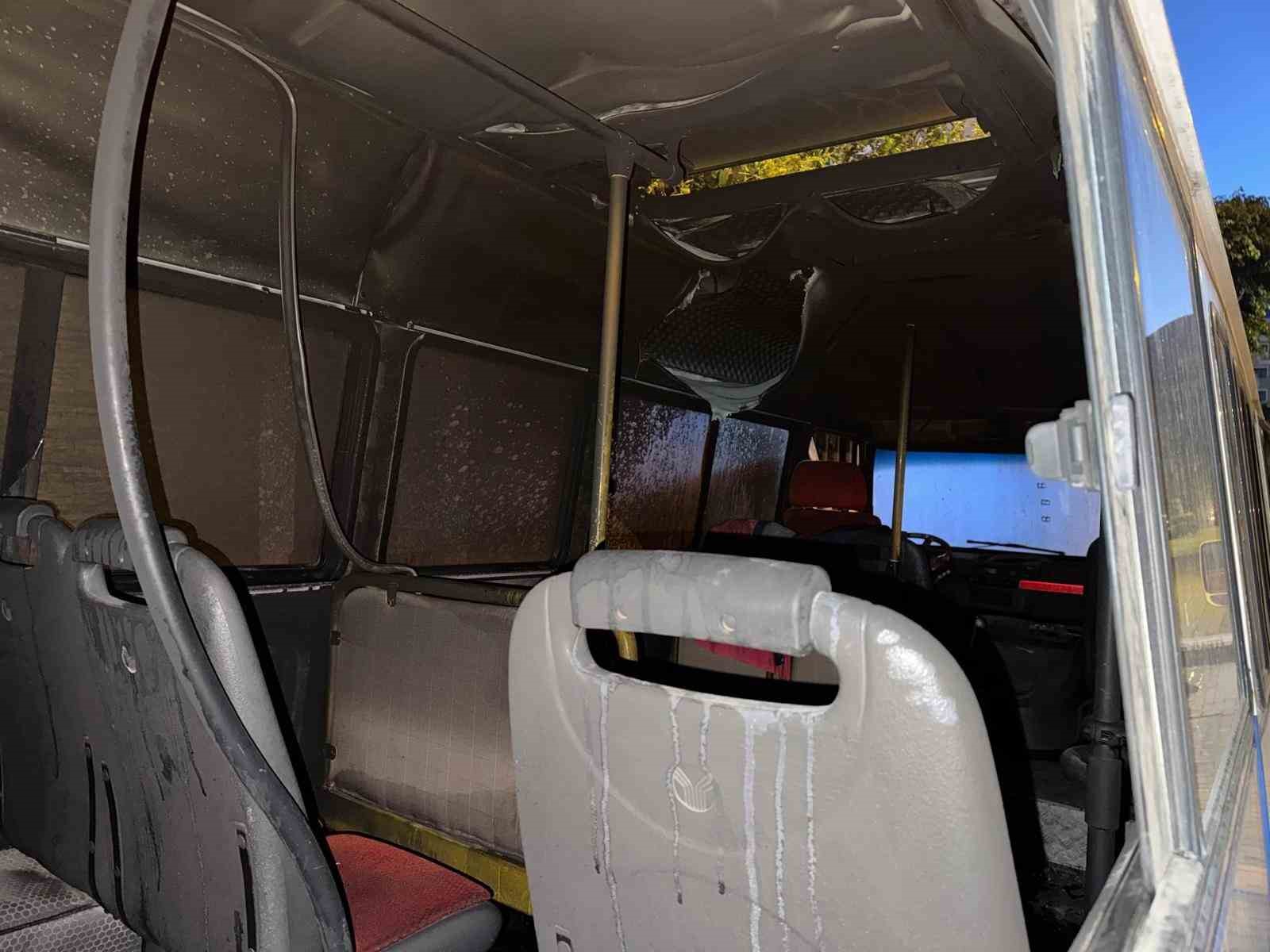 Alanya’da mobilya dükkanını ve kullanılmayan yolcu taşıma servisini ateşe veren kadın yakalandı