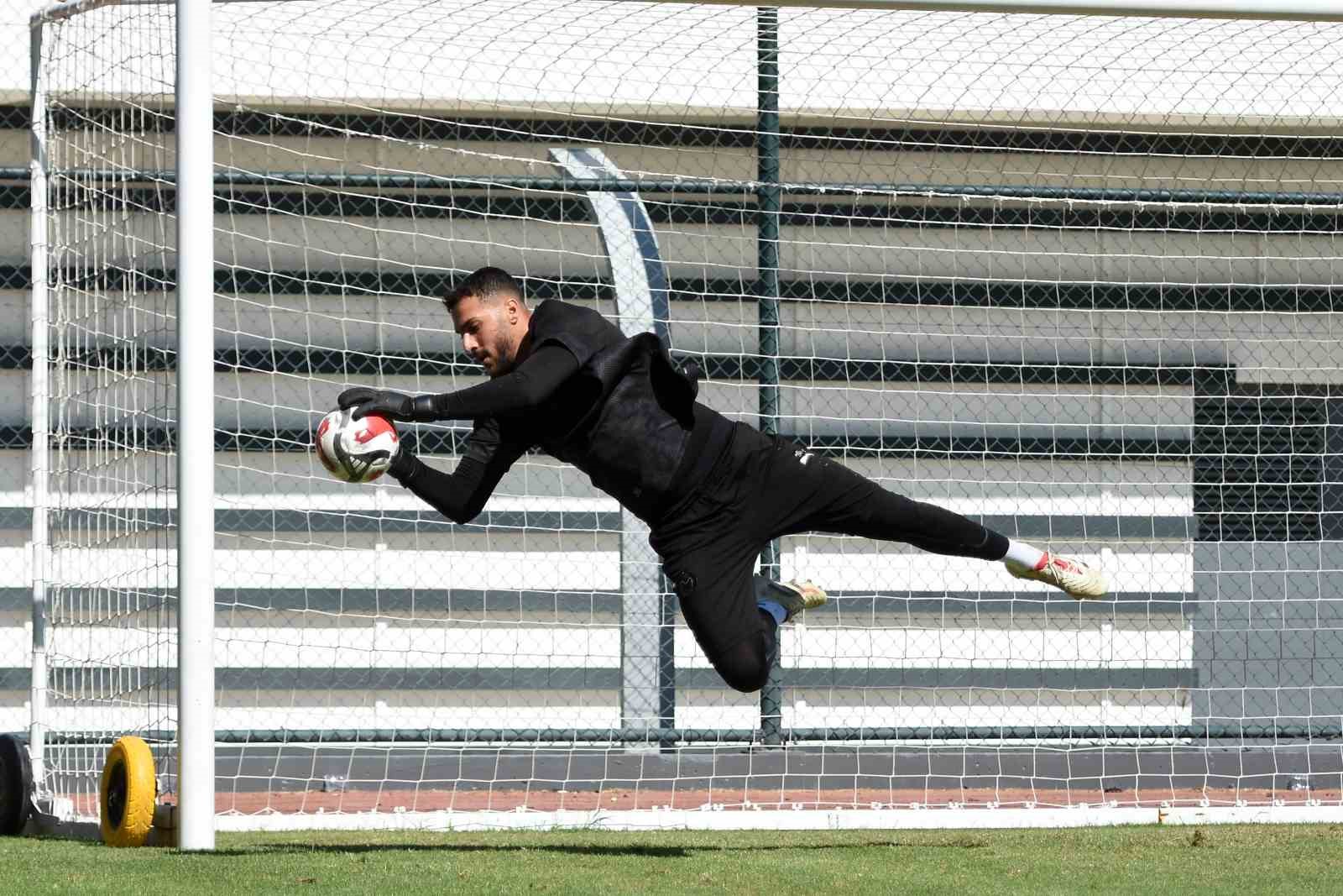 Manisa FK, &Ccedil;orum FK hazırlıklarını s&uuml;rd&uuml;rd&uuml;
