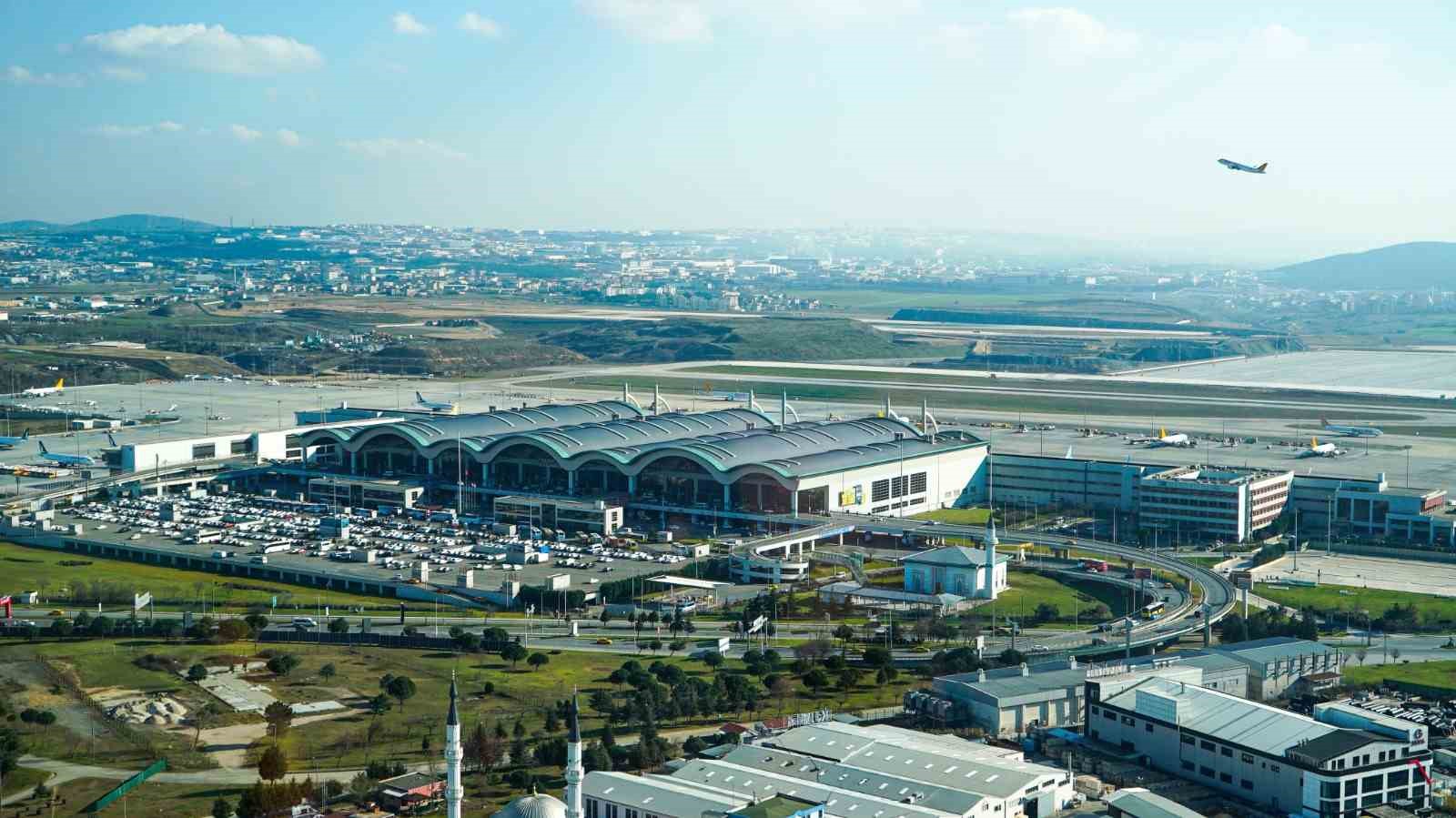 İstanbul Sabiha Gökçen Havalimanı yaz sezonunu rekorlarla kapattı