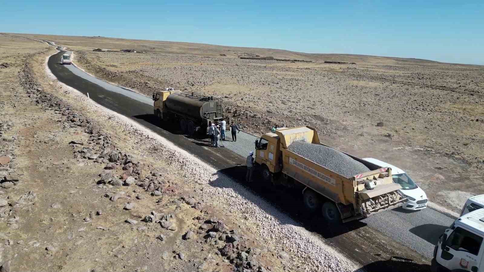 Şanlıurfa Büyükşehir Belediyesi kırsaldaki yolları yeniliyor