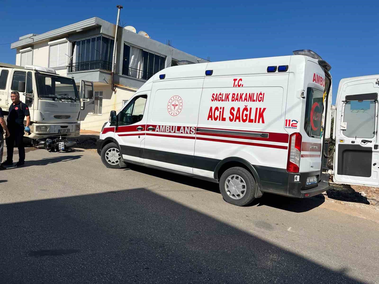 Kamyonun altında kalan gen&ccedil; s&uuml;r&uuml;c&uuml; hayatını kaybetti
