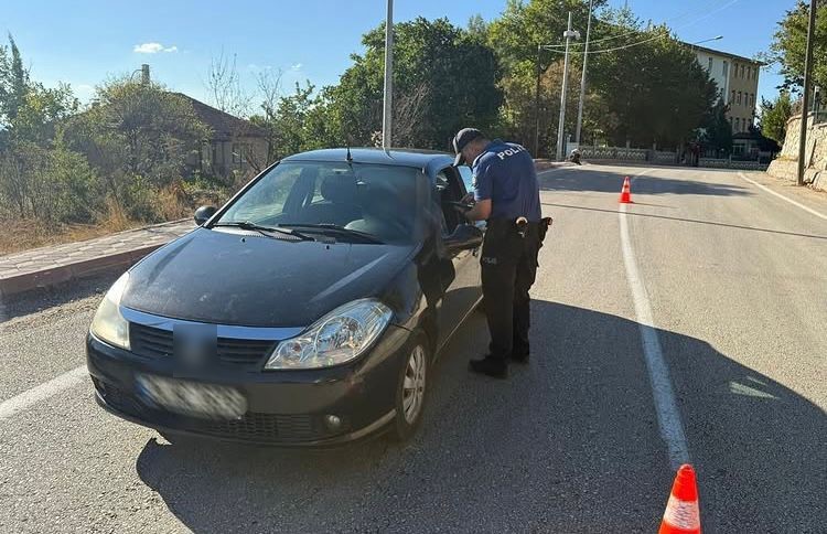 Isparta&rsquo;da okul &ouml;nleri ve kalabalık alanlarda denetim
