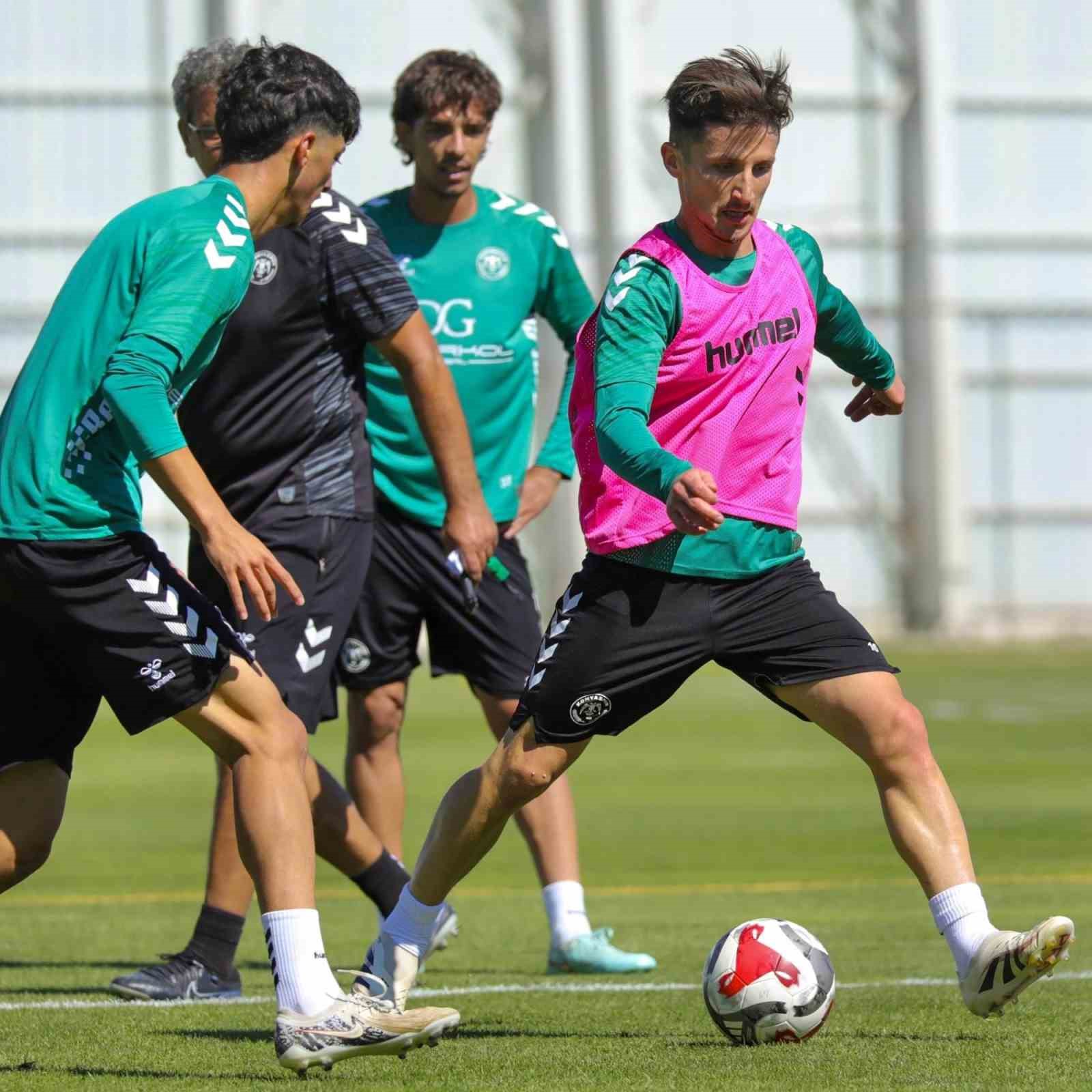 Konyaspor, Kasımpaşa ma&ccedil;ının hazırlıklarını s&uuml;rd&uuml;rd&uuml;
