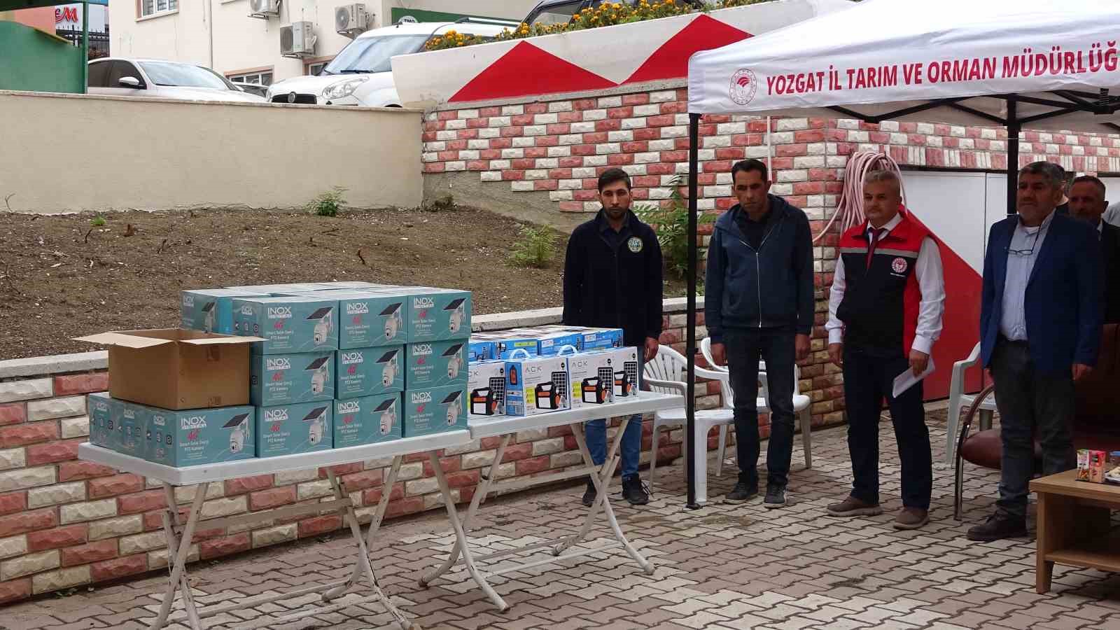 Yozgat&rsquo;ta 68 &ccedil;ift&ccedil;iye kamera seti ve kamp lambası dağıtıldı
