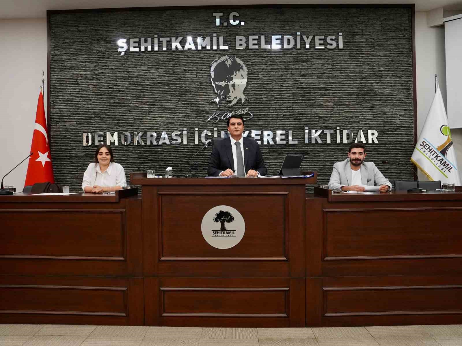 Yılmaz, yardımcılarını açıkladı