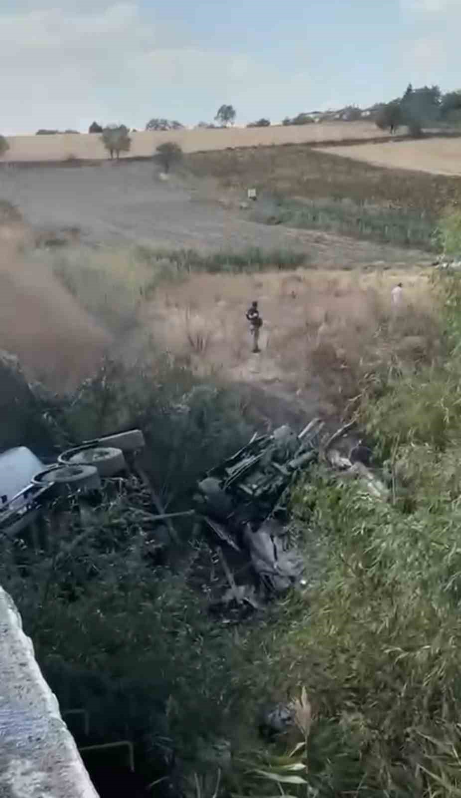 Kırklareli’nde tır dereye düştü sürücü yaralandı
