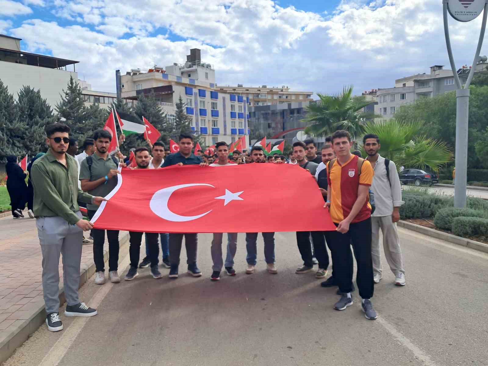 Kilis’te üniversite öğrencilerinden Filistin’e destek yürüyüşü