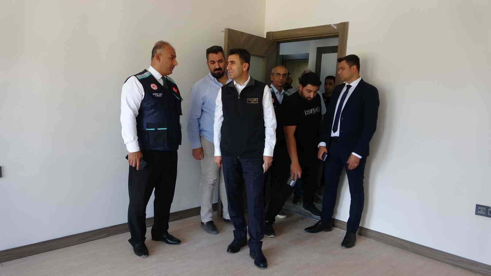 Tunceli Valisi Ayg&ouml;l: "14 blok, 214 daire ve 3 d&uuml;kkan olmak &uuml;zere &ccedil;alışmalarımız şu anda bitmiş durumda"
