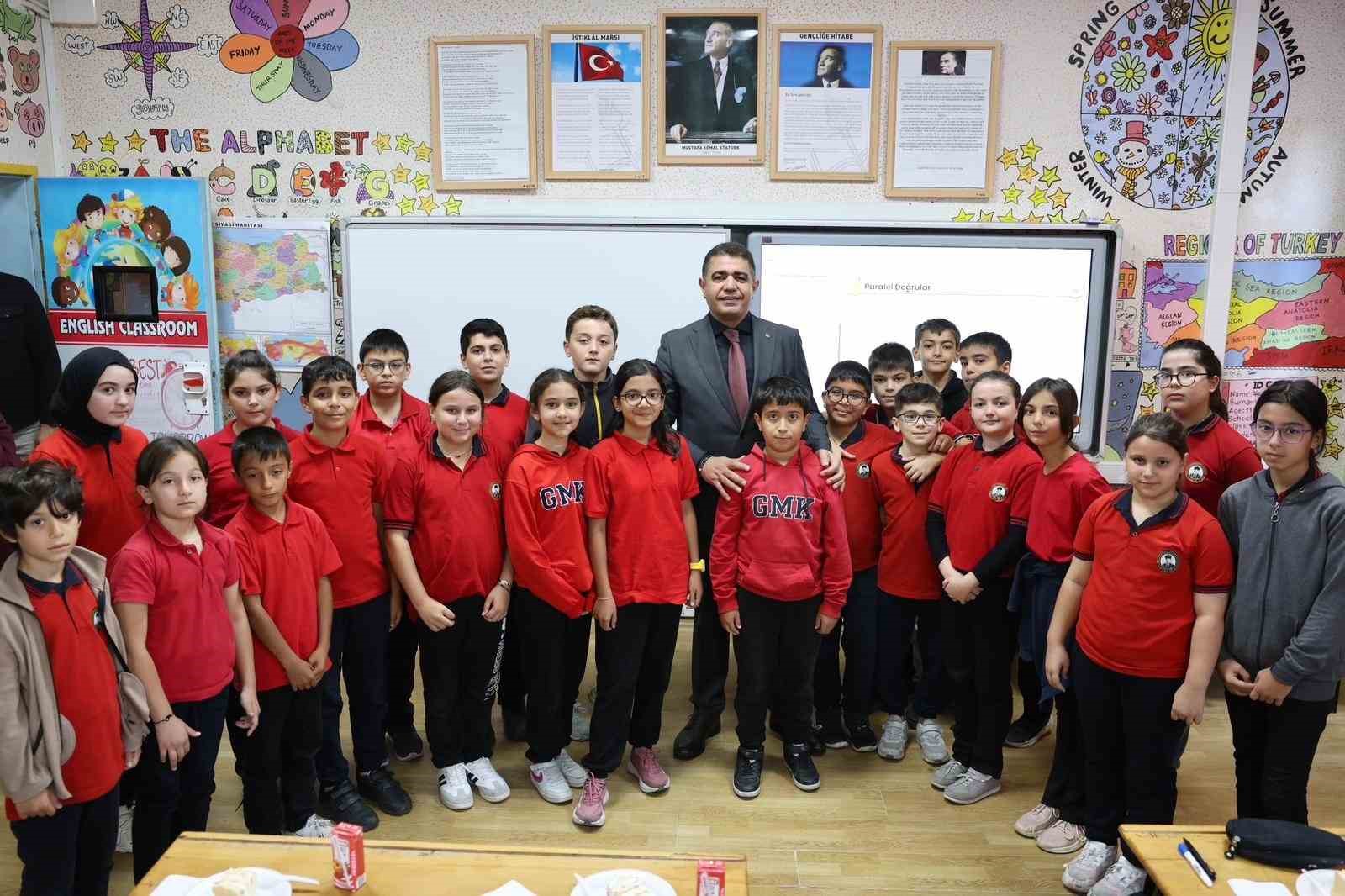 Sınıf başkanlığı se&ccedil;iminde verdiği s&ouml;z&uuml; tuttu

