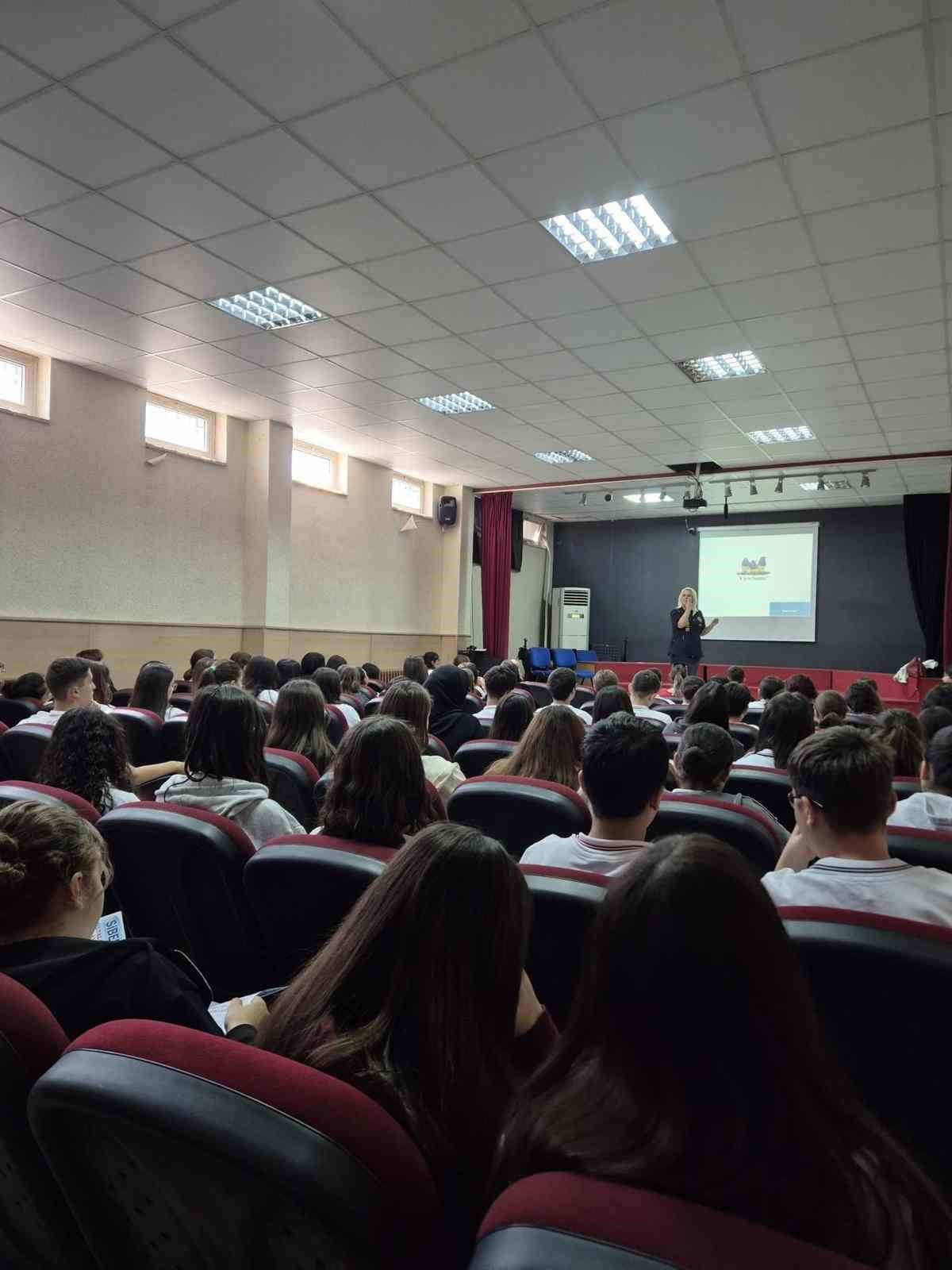 SİBERAY ile gen&ccedil;ler siber su&ccedil;lara karşı bilin&ccedil;lendirildi
