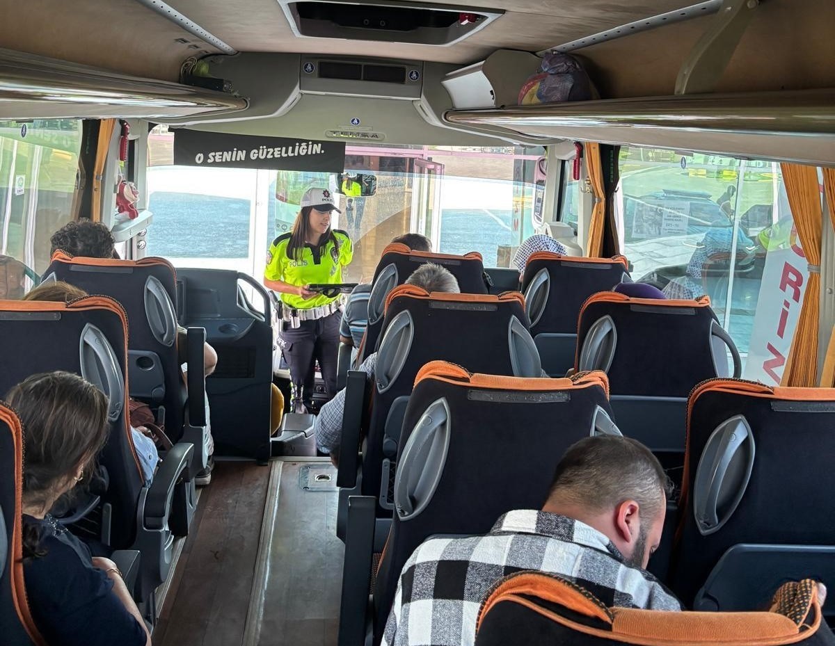 Manisa’da otobüslerde emniyet kemeri denetimi