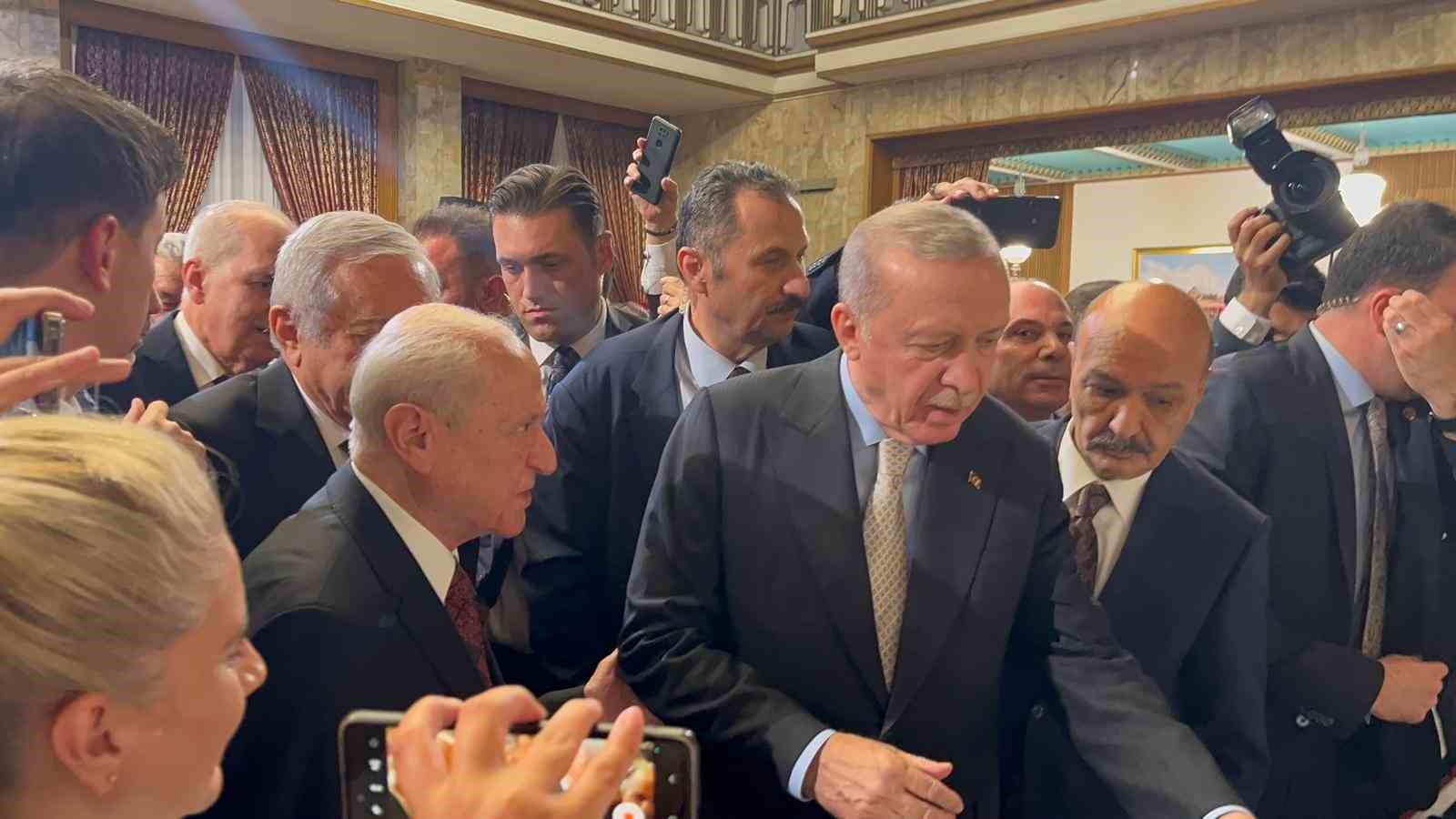 Cumhurbaşkanı Recep Tayyip Erdoğan, TBMM Başkanı Numan Kurtulmuş, MHP Lideri Devlet Bah&ccedil;eli, BBP Genel Başkanı Mustafa Destici ve H&Uuml;DA-PAR Genel Başkanı Zekeriya Yapıcıoğlu ile bir araya geldi.
