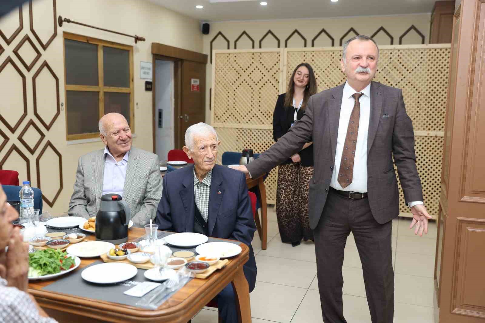 Yunusemre’den Yaşlılar Günü’ne özel vefa etkinliği