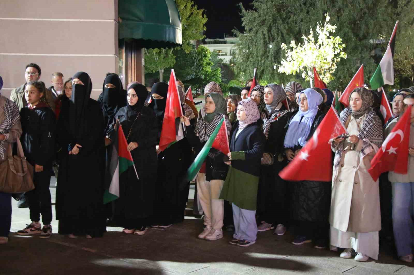 Uşak&rsquo;ta Sumud Filosu ve Gazze&rsquo;ye destek y&uuml;r&uuml;y&uuml;ş&uuml;
