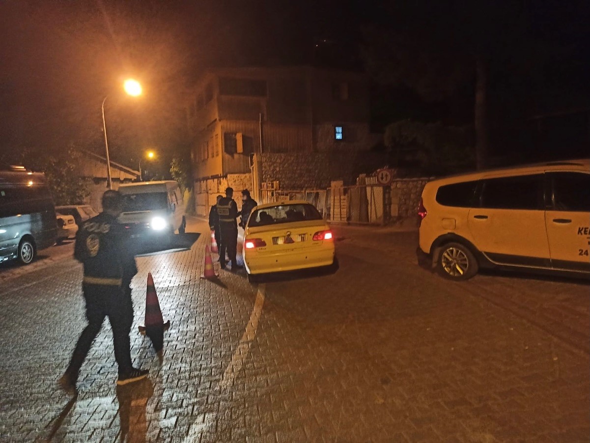 Kemaliye’de asayiş ve yol kontrol uygulaması yapıldı