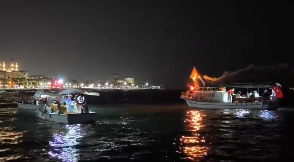 İsrail’in Küresel Sumud Filosuna saldırısı Mersin’de protesto edildi