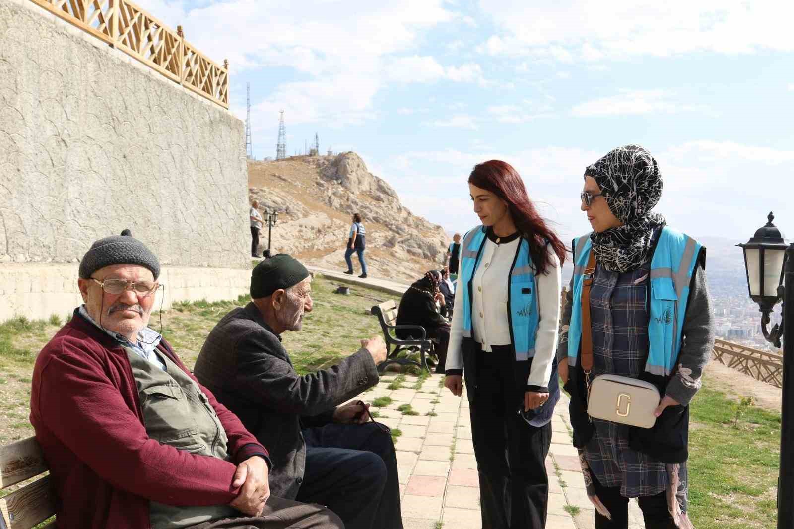 Van Büyükşehir Belediyesi Dünya Yaşlılar Günü’nü unutmadı