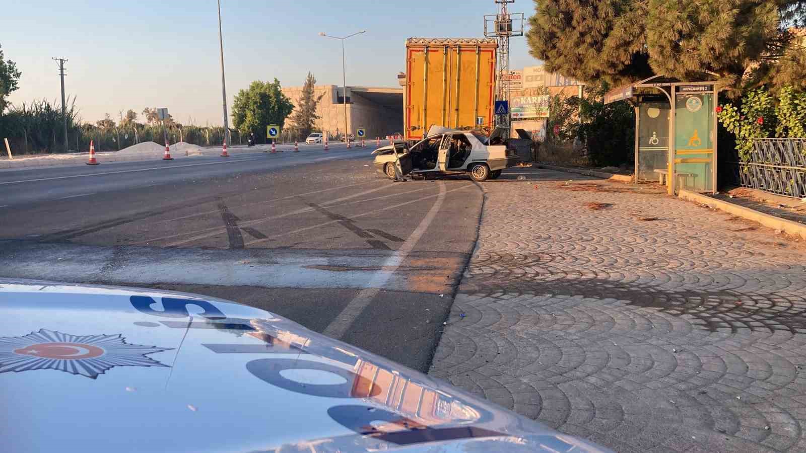 Tıra çarpan otomobilin sürücüsü hayatını kaybetti
