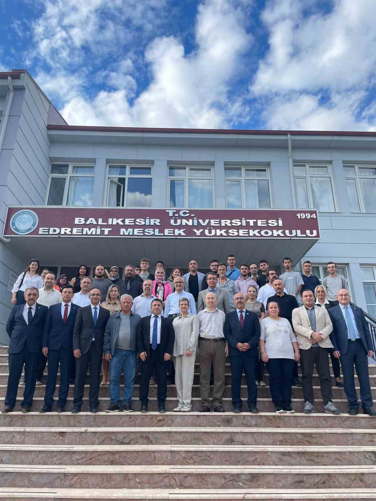 Edremit Meslek Y&uuml;ksekokulu&rsquo;nda "Efe Berk Sakin Bilgisayar Laboratuvarı" a&ccedil;ıldı
