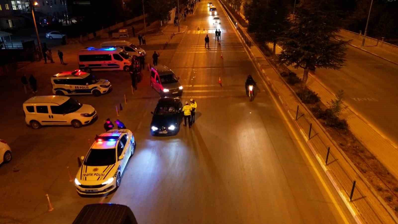 Polisten üniversite çevresinde asayiş ve trafik uygulaması