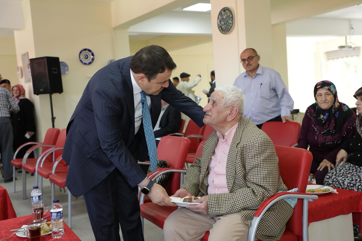 Vali Musa Işın&rsquo;dan huzurevi ziyareti
